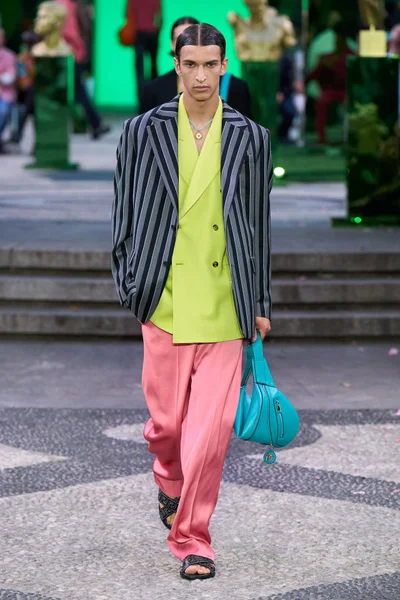 Look 14